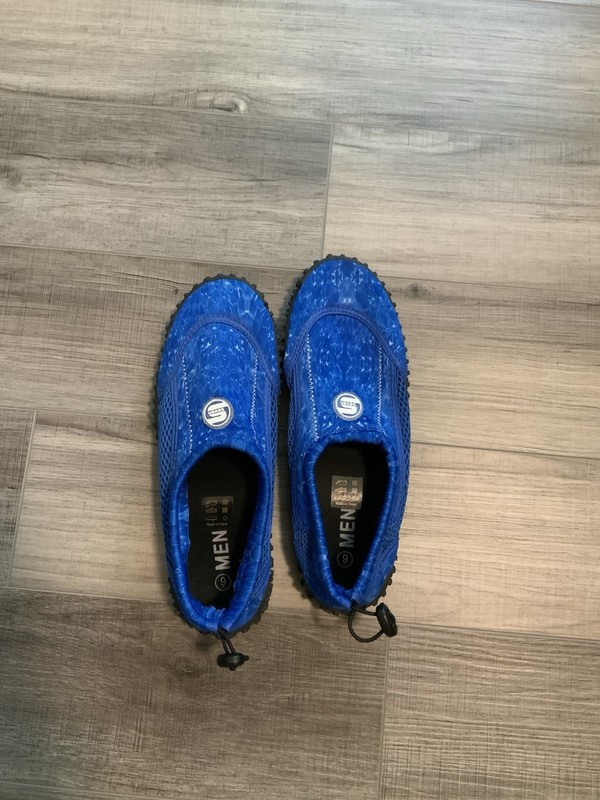 Seven Mens Never Worn Blue Water Shoes Size 9