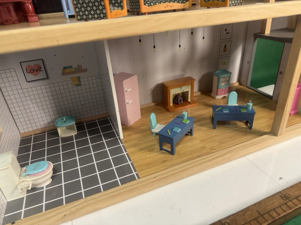 casa delle bambole legno con mobili - Immagine 2 di 4