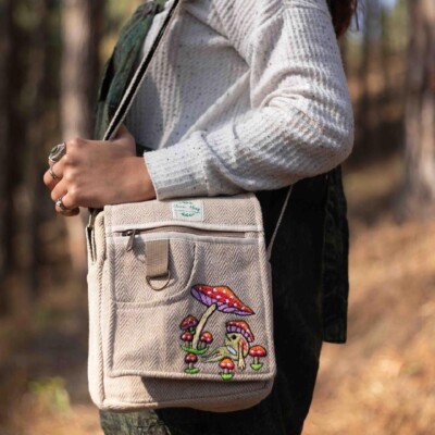Handgefertigte Umhängetasche bestickt Pilz Design, umweltfreundliche Schultertasche