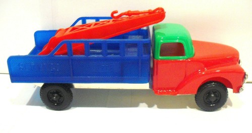 Vintage tinplate and plastic Bedford Tow truck made in Portugal in the 1970's 94 - Picture 4 of 8