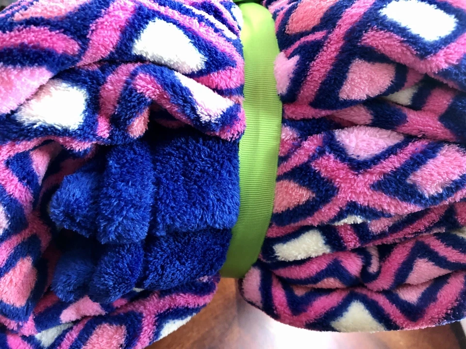 Vera Bradley Throw Blanket KATALINA PINK 🎀DIAMONDS Breast Cancer Awareness NWT - Image 4 of 4