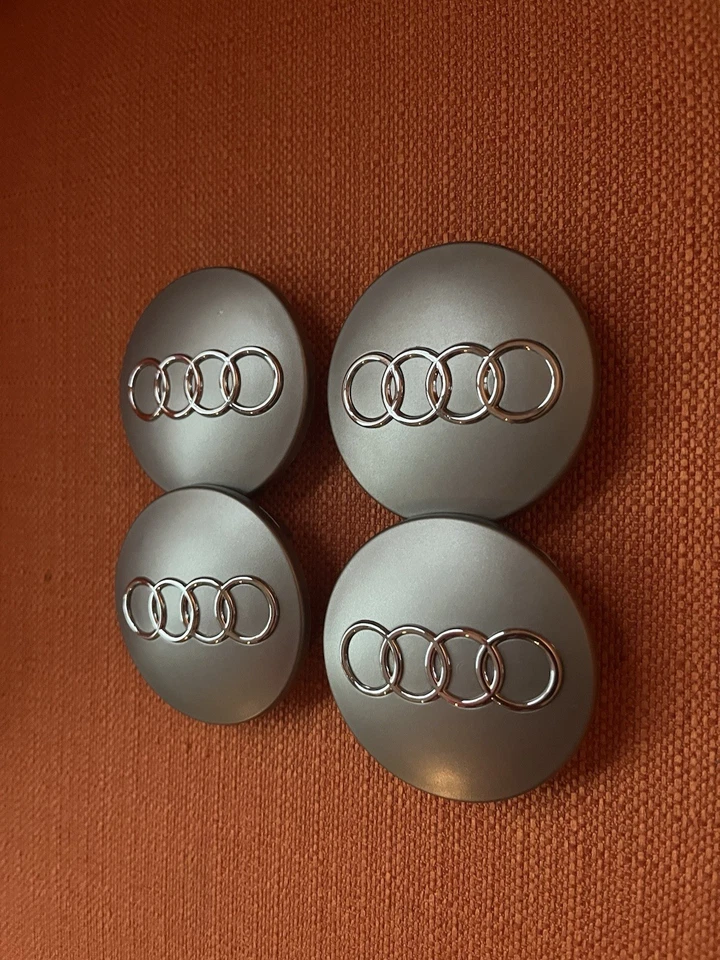 Комплект (4 шт.) сменных серых хромированных центральных колпаков ступицы обода колеса Audi 68 мм 4B0601170A - Изображение 3 из 4
