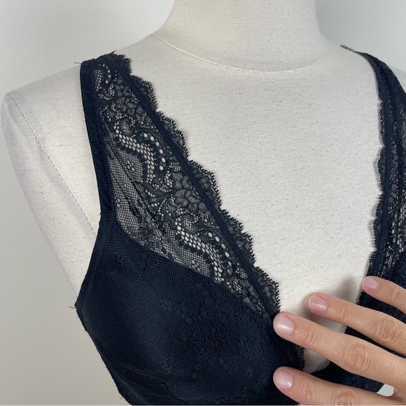 Spanx Solid Black Undietech Lace Sheer Close Fron… - image 2