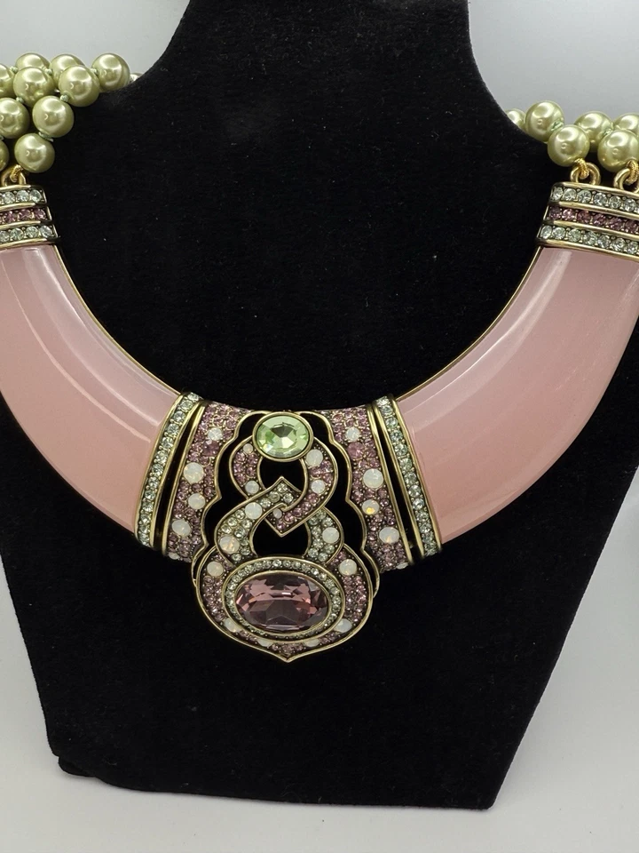 Ожерелье нагрудник из бисера хрусталя и смолы HEIDI DAUS «Фирменный акцент» - розовое - Изображение 4 из 4