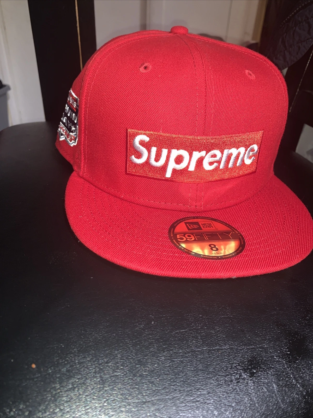 Logo boîte Supreme No Como nouvelle ère taille 8 monté
