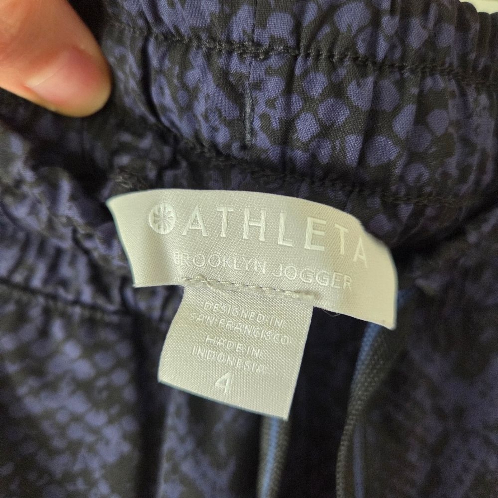 Athleta Brooklyn Jogger Size 4 Python Printed - image 4