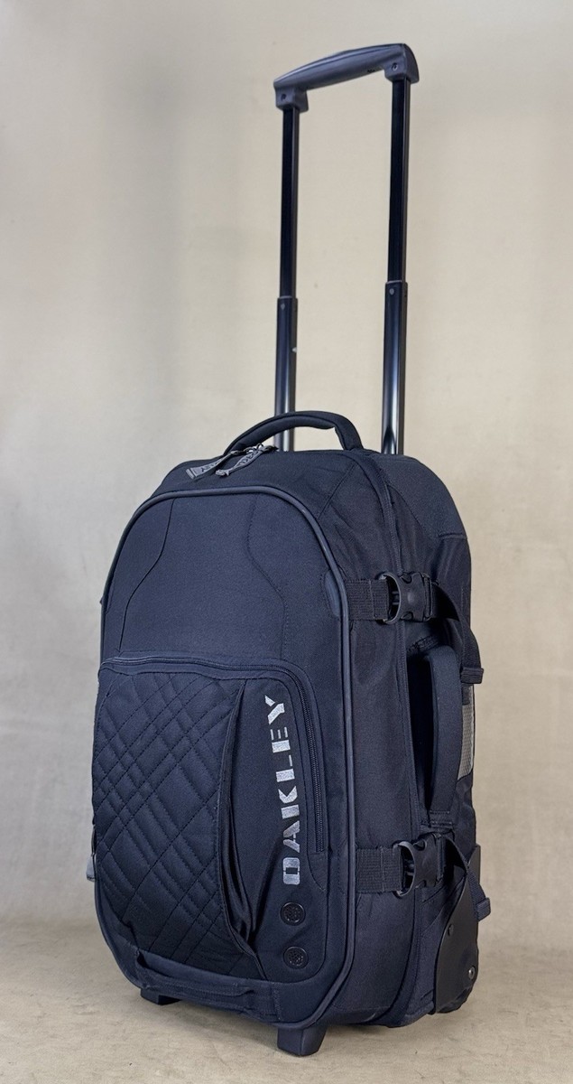 Oakley 39L Black Luggage 22” Upright Wheeled Carry On Roller