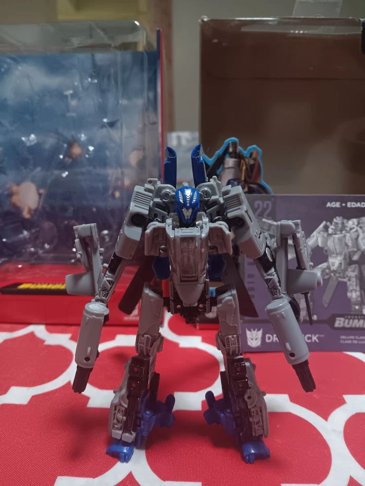 Figura de acción Hasbro Transformers Studio Series SS#22 Deluxe Class Dropkick Foto 3 de 4