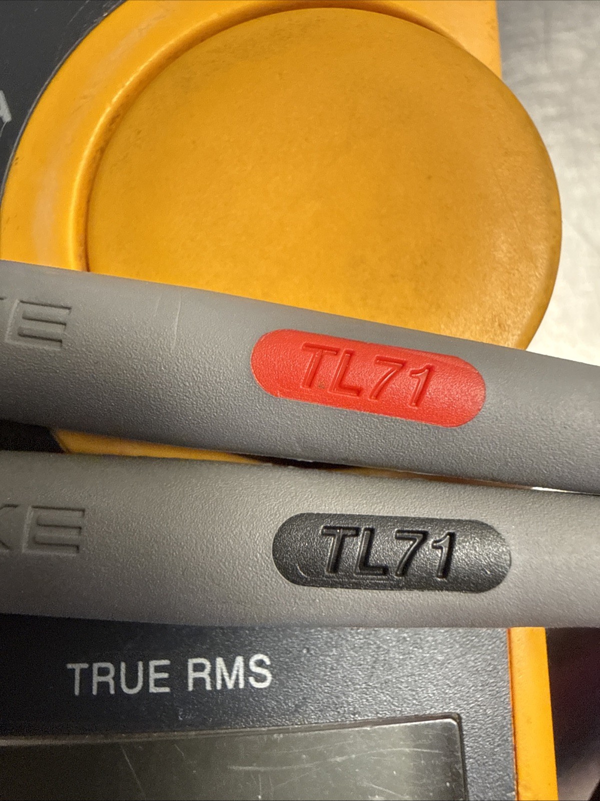 Fluke 902 HVAC Clamp Meter Multimeter True RMS Digital w/Leads Temp Good