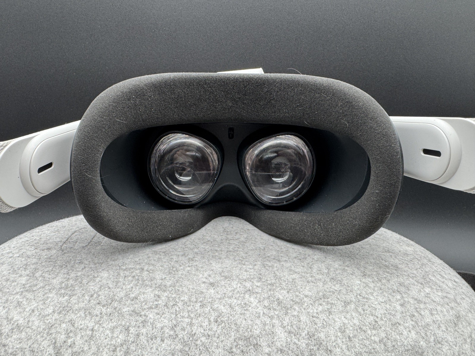 Meta Oculus Quest 2 256GB Standalone VR Headset - White Tested W Case