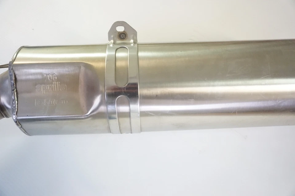 Aprilia Rsv1000 1815 Mille RSV 右排气管消声器 #8119582 起飞 — 第 4/4 张图片