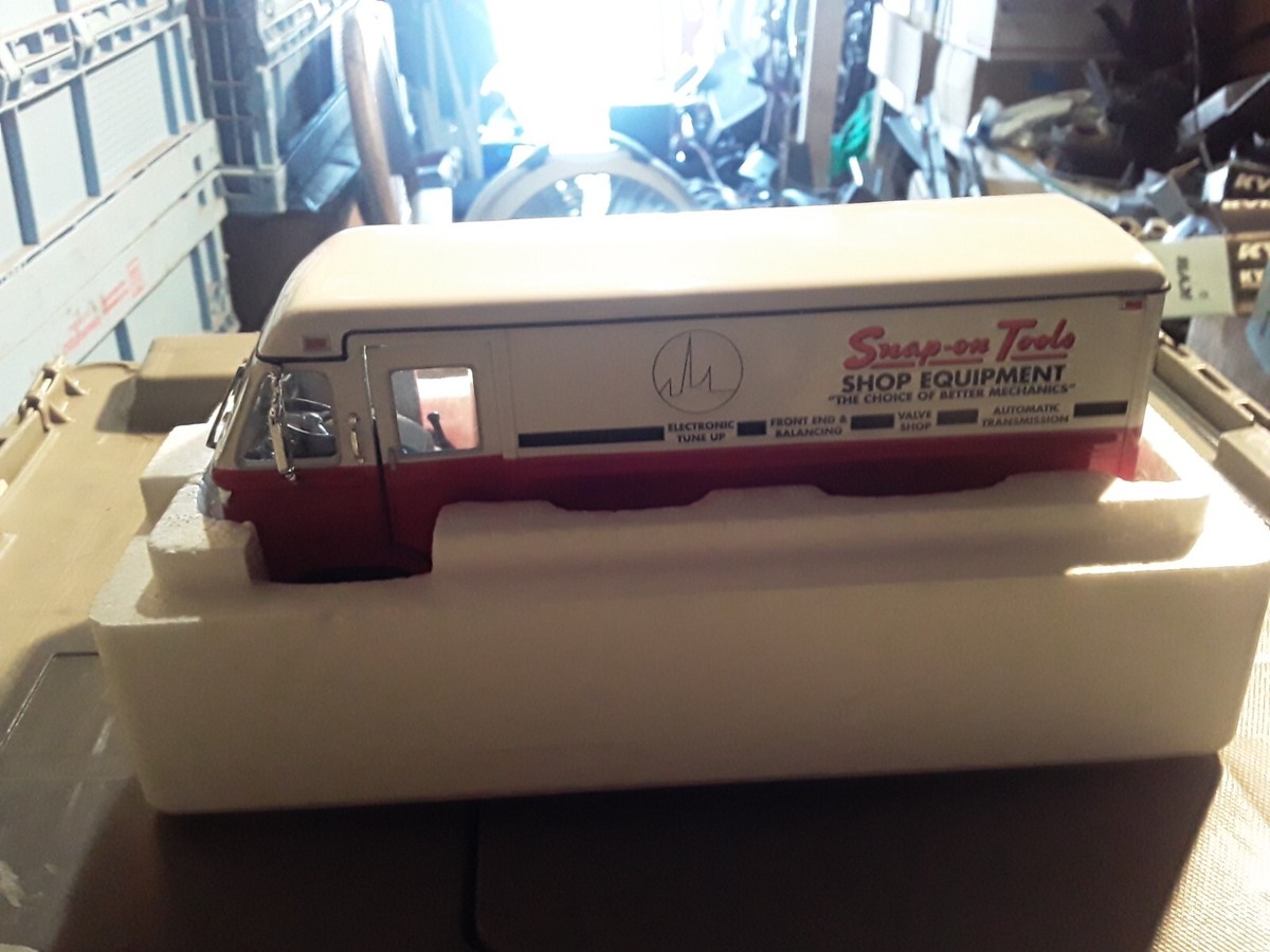 スナップオン Snap-on 1/34 1961 Divco Step Van スナップオン Snap-on 1/34 1961 Divco Step Van Snap On 1961
