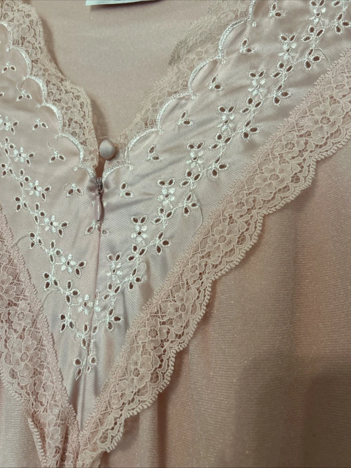Roupão espreguiçadeira vintage rosa Vanity Fair tamanho grande bordado renda com zíper - Imagem 4 de 4