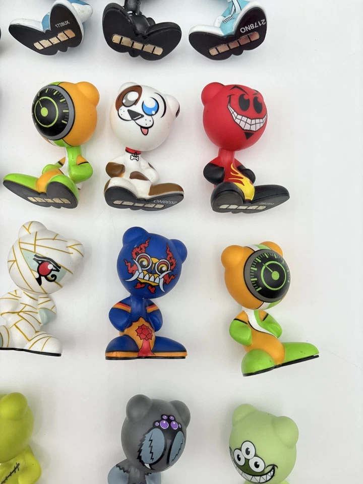 Lote de figuras UB Funkeys juguetes interactivos Radica juego virtual a la vida 19 piezas Foto 4 de 4