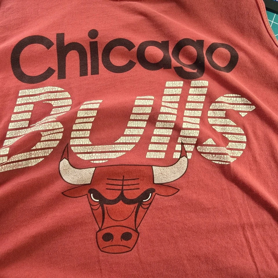 Camiseta sin mangas de comida chatarra Chicago Bulls L roja hecha en EE. UU. estilo vintage envejecida Foto 4 de 4