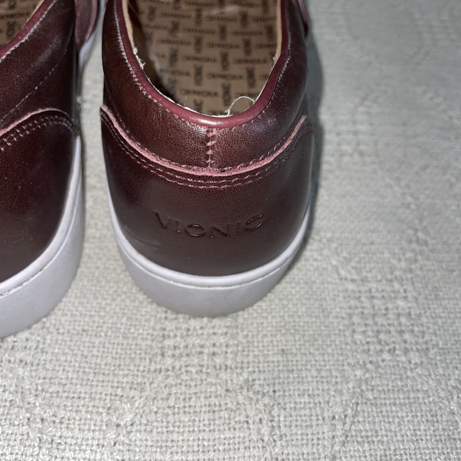 Vionic Casual Shoes Womens Size 9 M Burgundy Leather Faux Alligator Going out