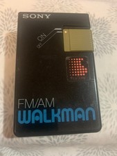 Vintage Sony Walkman FM/AM SRF-21 W Portable Radio