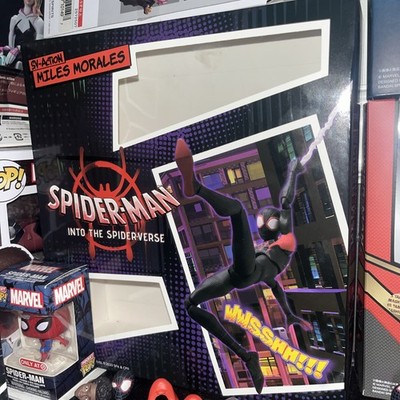 Spider-Man Into the Spider-Verse Miles Morales Sentinel SV Action box damage