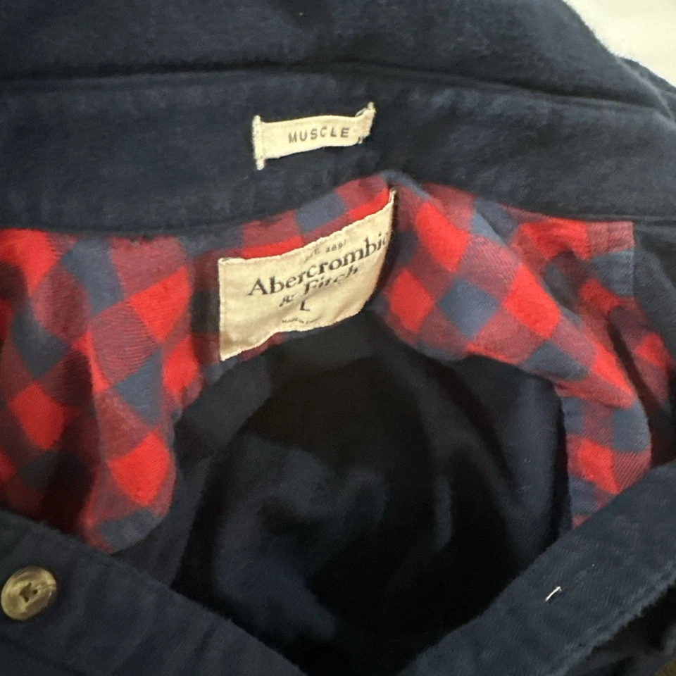 Camisa de franela Abercrombie & Fitch ajuste muscular abotonada para hombre talla L azul marino Foto 4 de 4