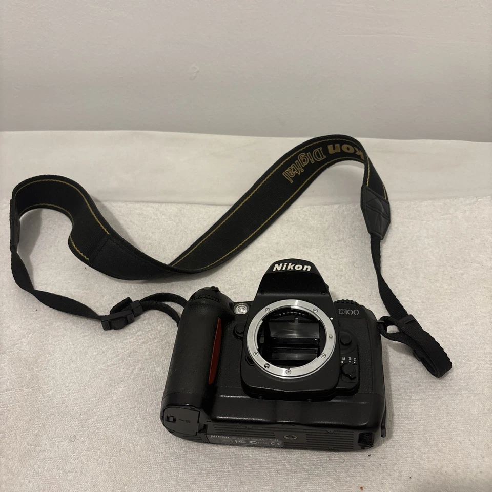 Nikon D100, photo 2 of 5