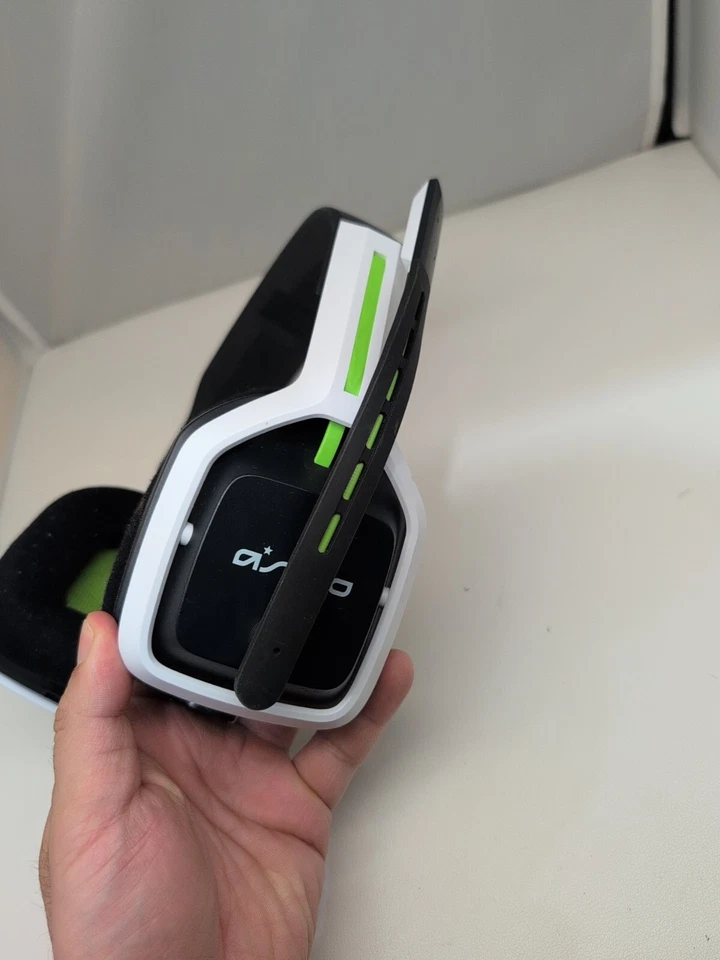 Astro A20 GEN 2 Wireless Gaming Headset - Green/White Headset Only Not Tested - Image 3 of 4