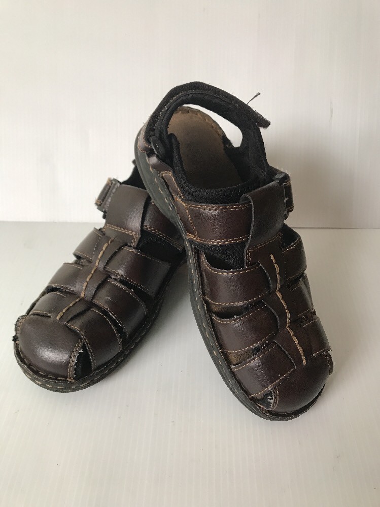Kenneth Cole Reaction Off The Look Fisherman Sandal Dark  display picture 1