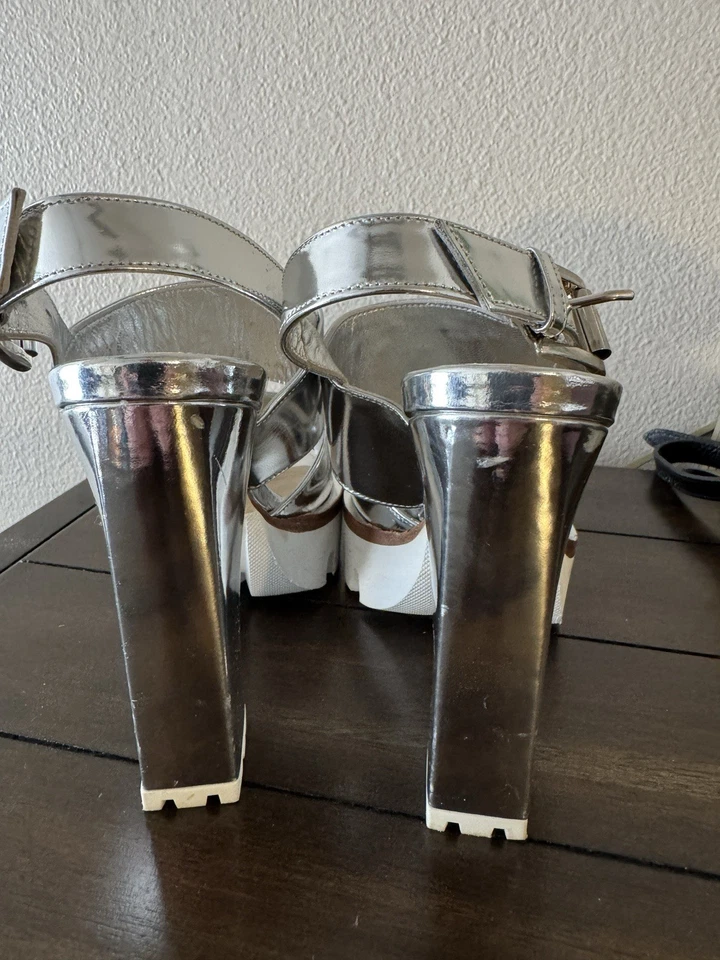 Sandalias de plataforma Nando Muzi plateadas de tacón talla 35,5 / EE. UU. 5,5 hechas en Italia Foto 2 de 4