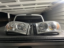 Headlight Set For 2007-2009 Dodge Ram 1500 Left and Right With Bulb 2Pc