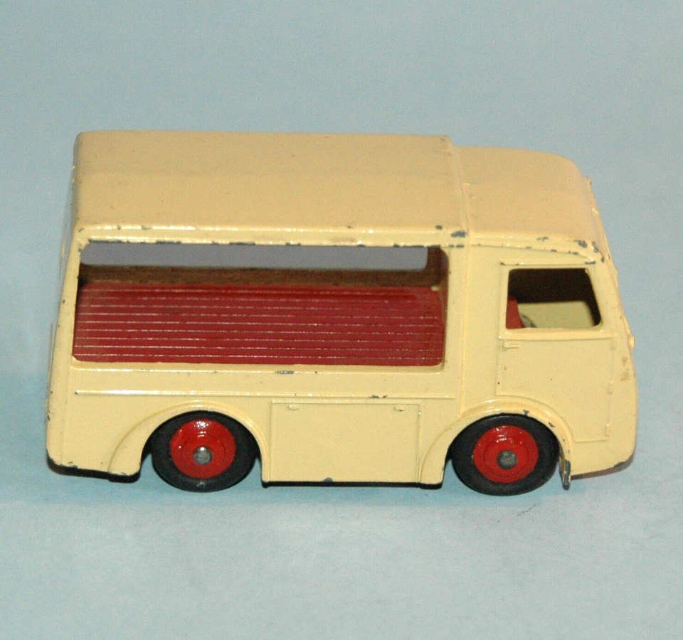 Original Dinky Toys Meccano England 30V N C B Electric Delivery Van 1949 cream - Image 2 of 4