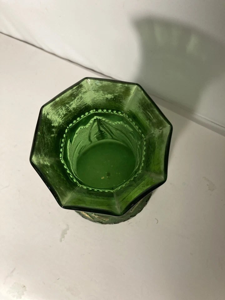 Antique US GLASS Delaware Pattern Emerald Green & Gold Gilt 9” Vase-USA Made - Image 4 of 4