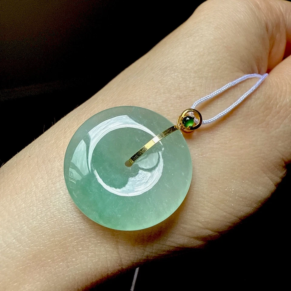 Colgante de oro de 18k Birmania grado A jadeíta oro de 18k純天然翡翠A貨 18k 金 緬甸料 老坑冰種果綠平安扣水頭足 Foto 4 de 4