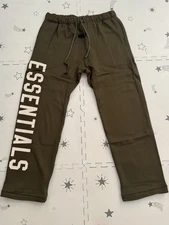 FEAR OF GOD ESSENTIALS FLEECE RELAXED SWEATPANT - Moss Green / XL