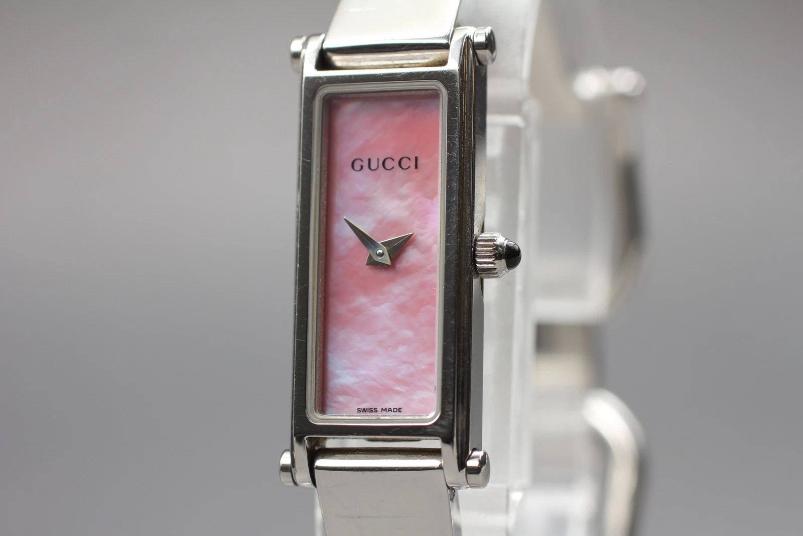 [Presque comme neuve] Montre vintage femme Gucci 1500L cadran rose coquille quartz argenté