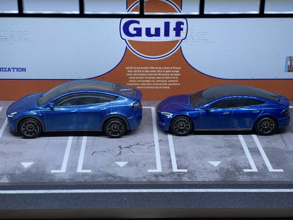 LOTE (2) Tesla Modelo S y Modelo Y Matchbox Azul Metálico EV Diorama Suelto 1/64 Foto 2 de 4