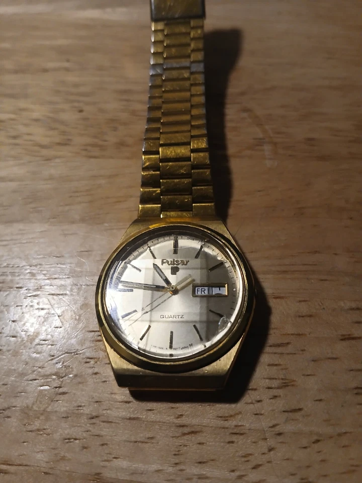 Reloj PULSAR Vintage Tono Dorado Hora y Fecha  Foto 2 de 4