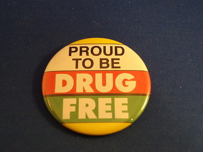 ''PROUD TO BE DRUG FREE'' BUTTON pin pinback 2 1/4'' badge NEW large SOBER STRAIGHT
