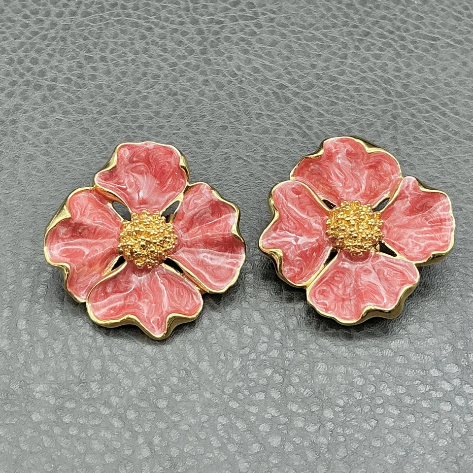 Pendientes con clip de flores esmaltadas rosa tono dorado texturizado centro llamativo mujer 2" Foto 4 de 4