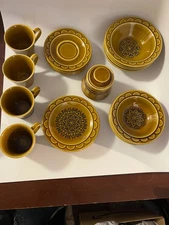 Homer Laughlin Coventry Castilian Stoneware 24+ Set & 2 Charlton Home Leaf Plate