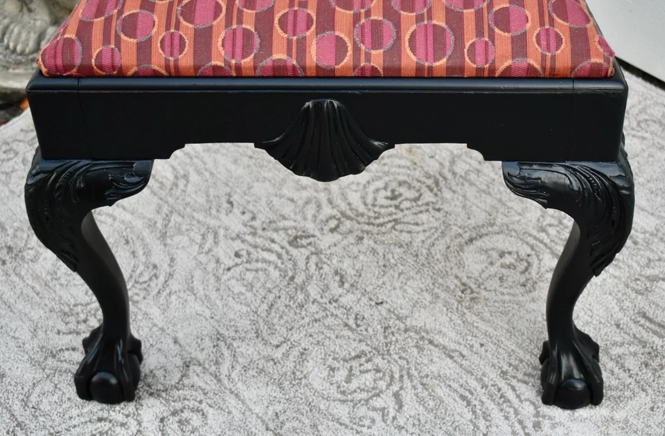 Silla auxiliar antigua tallada de caoba estilo Chippendale en acabado negro envejecido Foto 3 de 4