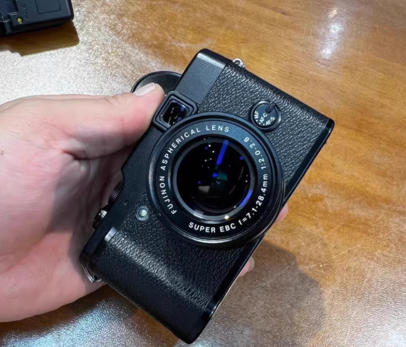 fujifilm x10 付属品多数 FUJIFILM X10 12MP Digital Camera with 12 Megapixel Optical Zoom