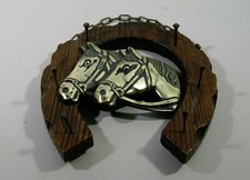   PORTE-CLEFS, bois et métal argenté, fer à cheval, 6 clous, accroche-torchons