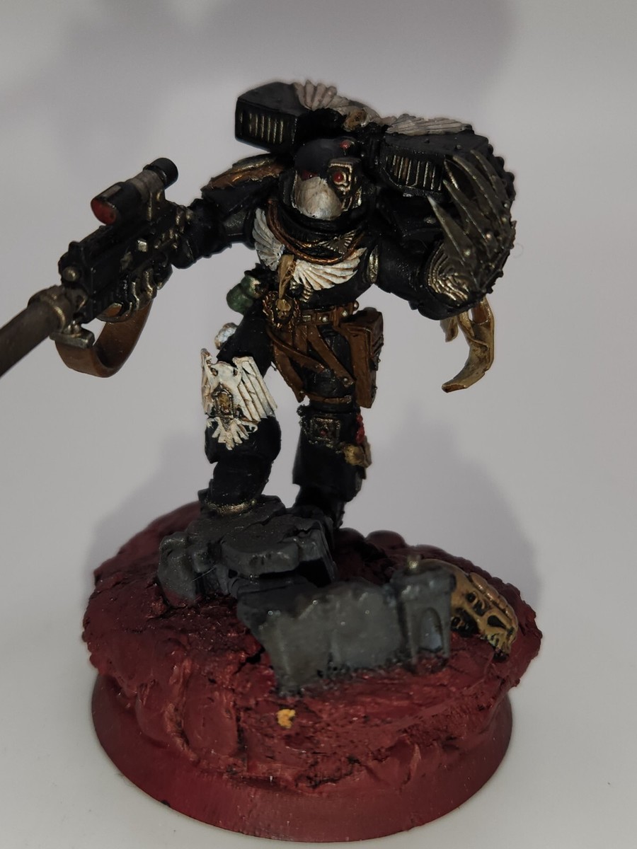 Warhammer 40000 40k Space Marine Raven Guard Captain with