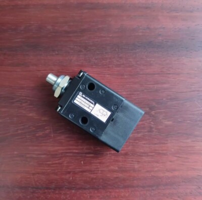 1PCS NEW FOR G1/4 two position three-way manual valve 03060002