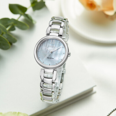 Citizen - Eco Drive Lady -Orologio donna in Super Titanio con finitura al platino e quadrante bianco