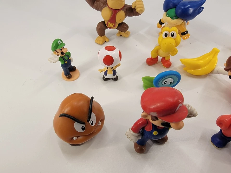 Super Mario Bros Nintendo Vinyl Action Figures & Misc Lot Of 16 - Imagem 2 de 4