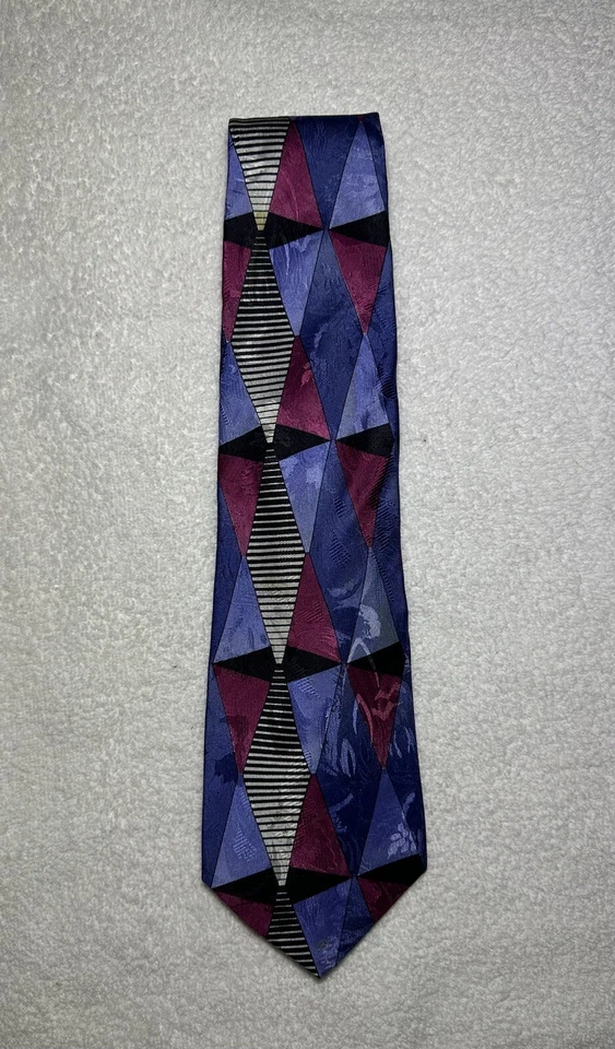Corbata de seda Calèche de colección para hombre LLAVES DE PIANO triangular geomectral 4” en ANCHO Foto 4 de 4