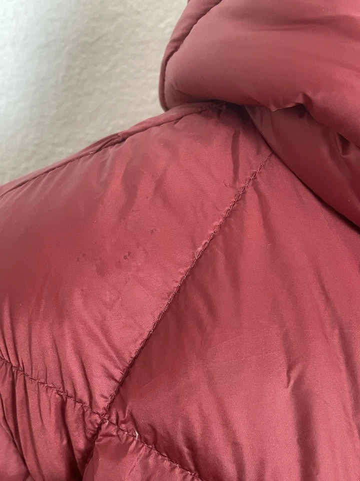 Chaqueta acolchada Michael Kors para mujer talla 3X con capucha relleno borgoña DEFECTUOSA Foto 4 de 4