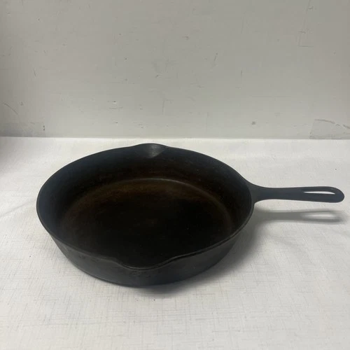 VINTAGE GRISWOLD No. 7 Small Block Logo Cast Iron Skillet ERIE.  10”