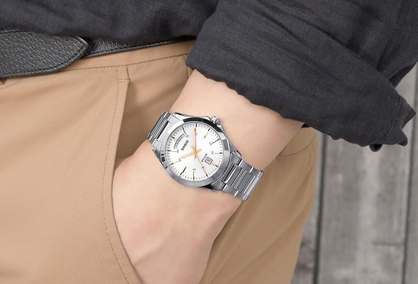 Casio] Analog Silver Metal Band White Men MTP-1370D-7A2VDF Watch