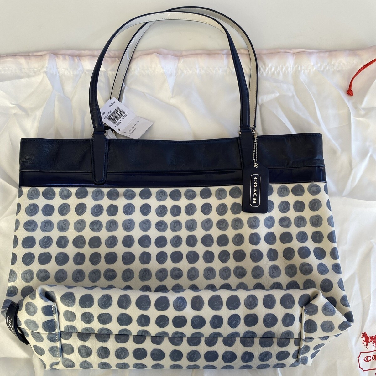 COACH トートバッグ ネイビー/ホワイト COACH トートバッグ ネイビー/ホワイト COACH ロゴ入りトートバッグ